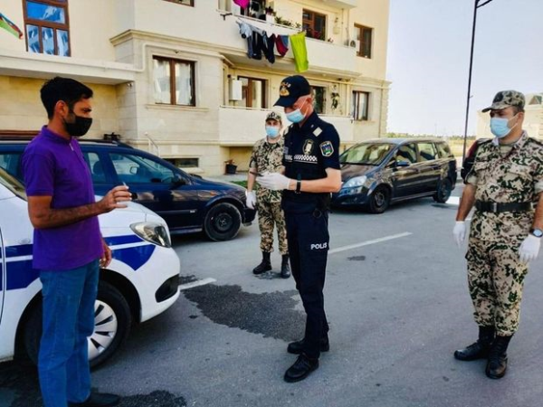Bakı polisi yoxlamaları davam etdirir - FOTO